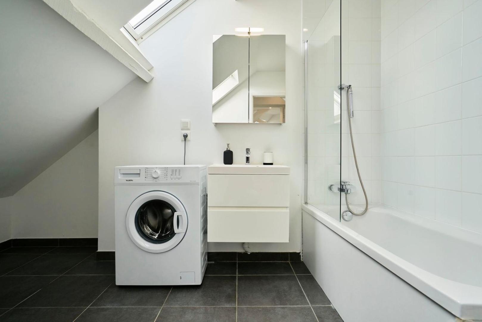 Duplex 2 Bedrooms 2 Bath Apartment
